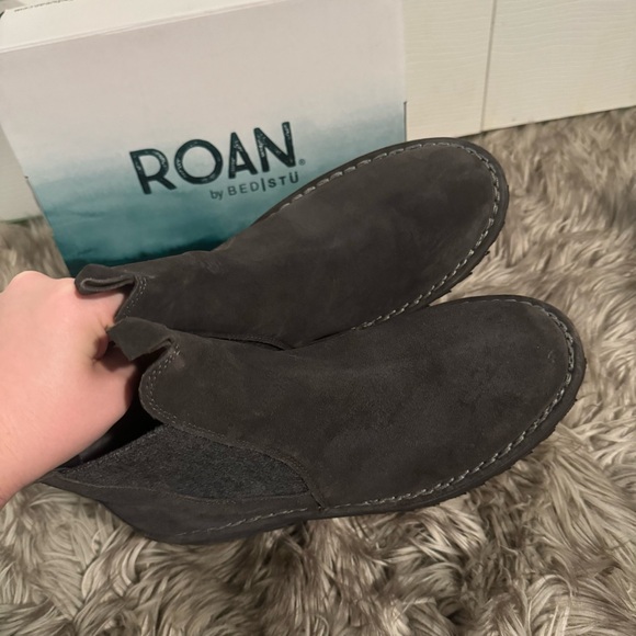 ROAN BED STU Women’s Suede Boots - Picture 4 of 6